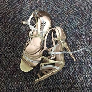 Metallic straps sandals